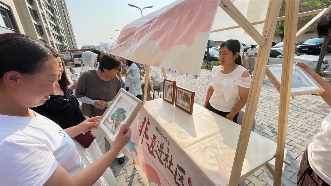 8月8日,春苑社区举办“非遗进社区”活动,由市、区文旅部门及街道办联合主办。