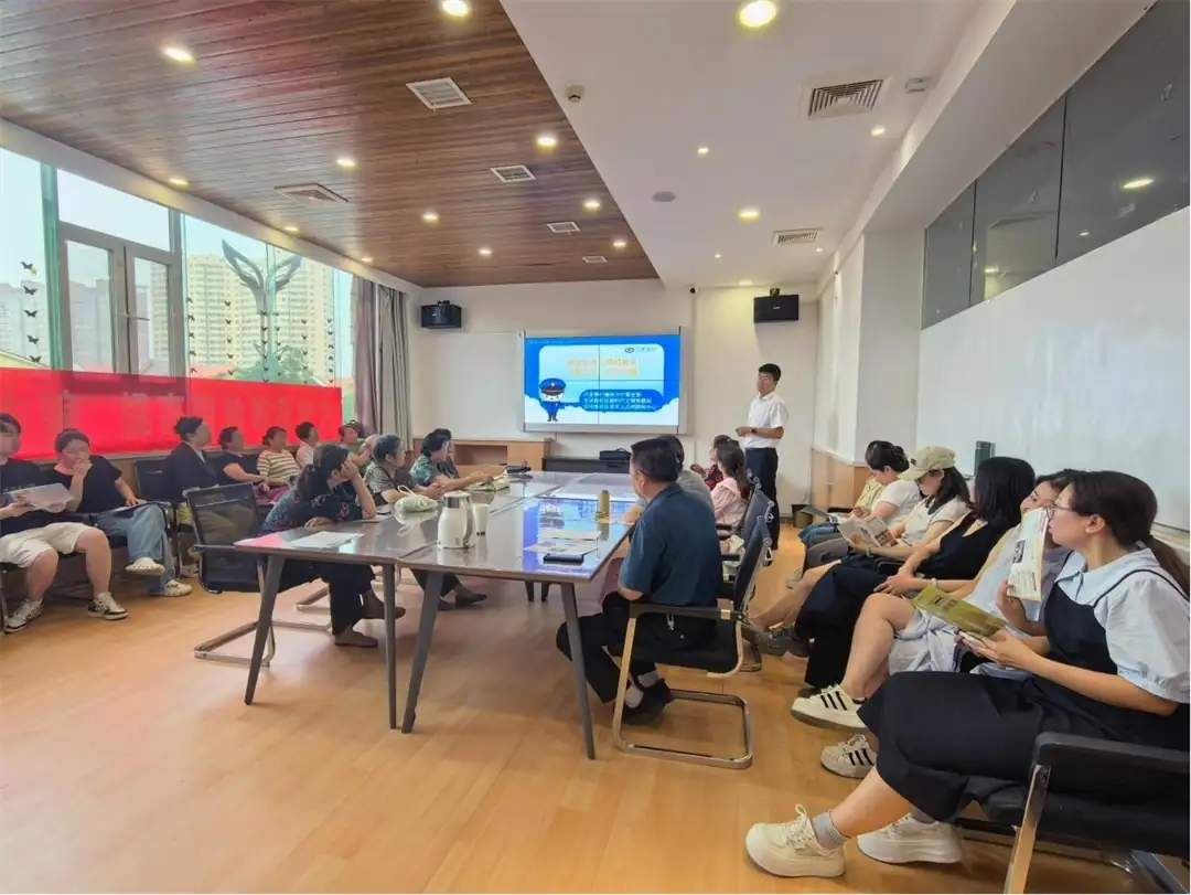 以案讲法揭骗局 同心筑盾护银发——东环路社区开展老年人反诈科普讲座