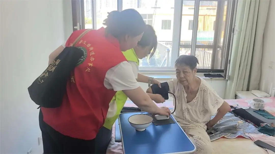 榆阳区崇文路街道春苑社区将老年健康服务常态化