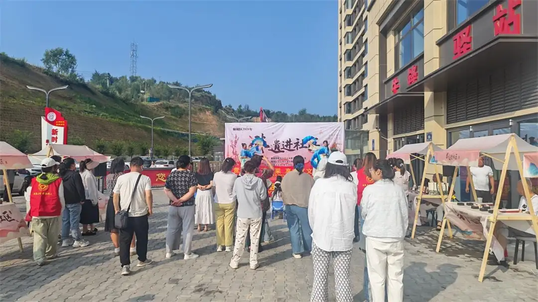 8月8日,春苑社区举办“非遗进社区”活动,由市、区文旅部门及街道办联合主办。