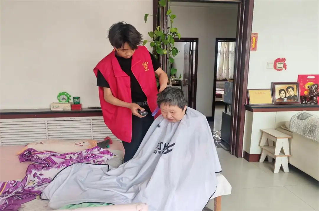 榆阳区崇文路街道春苑社区将老年健康服务常态化