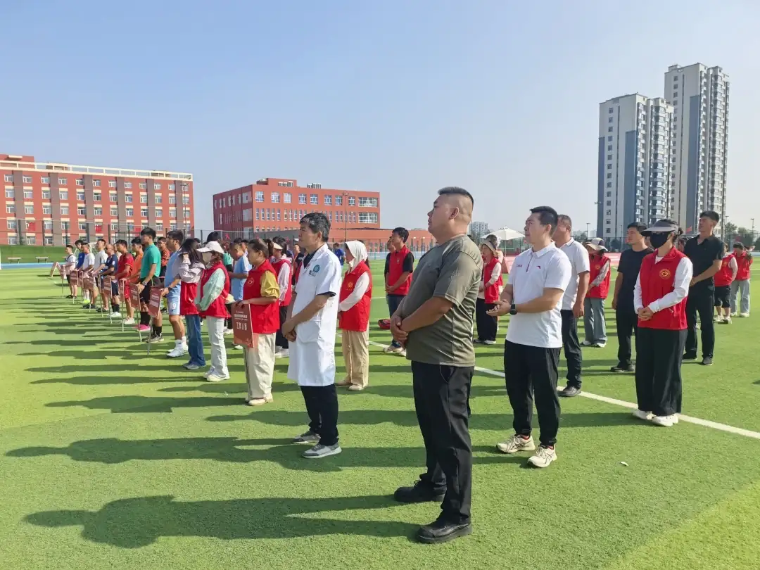 8月9日,2026年“全民健身 健康中国”全国县域足球赛榆阳区基层赛暨崇文路街道第三届“社区盾杯”五人制足球赛开幕,寨城庄社区协办。