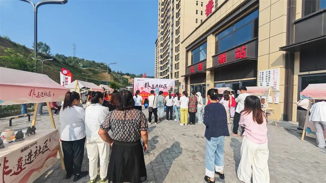 8月8日,春苑社区举办“非遗进社区”活动,由市、区文旅部门及街道办联合主办。