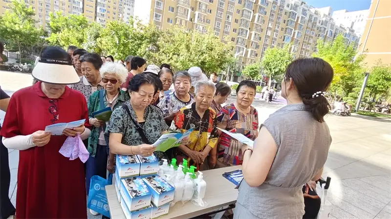 8月15日全国生态日来临之际,榆阳区明珠路街道长兴路社区开展