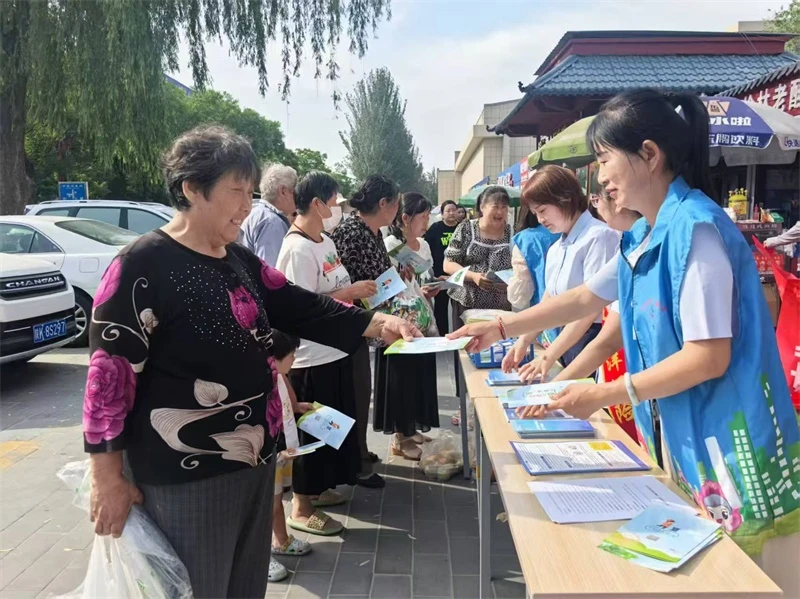 鼓楼街道鸳鸯湖社区开展“养成分类好习惯 循环利用共受益”垃圾分类主题宣传活动