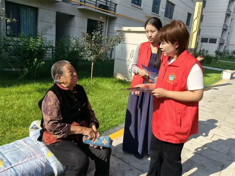 筑牢安全防线 守护平安家园——崇文路街道聚财社区开展安全生产宣传活动