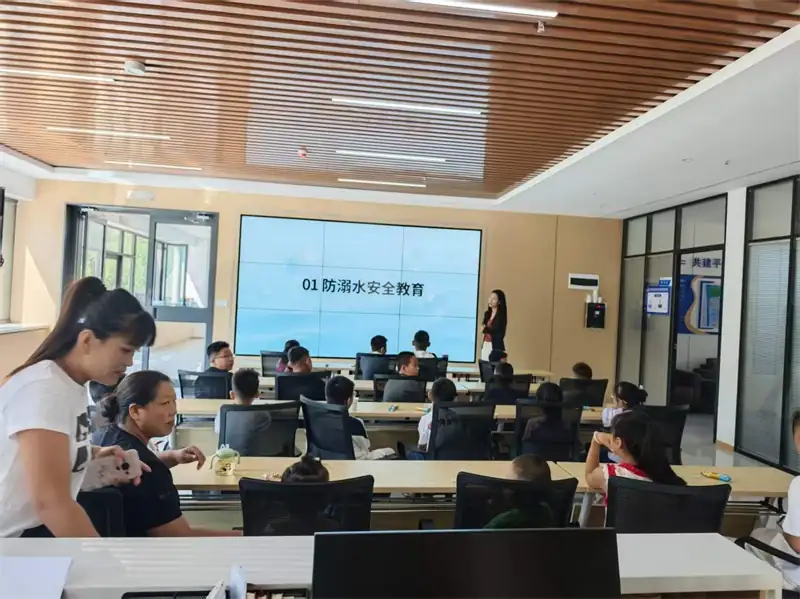 近日,榆阳区崇文路街道聚财社区开展安全生产主题宣传