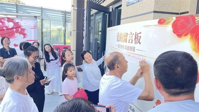 七夕前夕,榆阳区崇文路街道春苑社区联合区创建协调服务中心开展“七夕忆温情 携手共白头”活动
