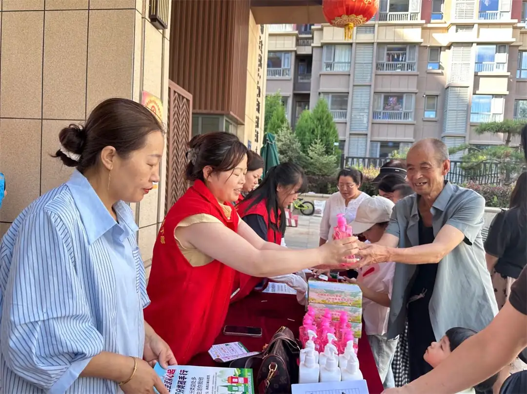 榆阳区明珠路街道裕华路社区:垃圾分类同行,干净驼城共享