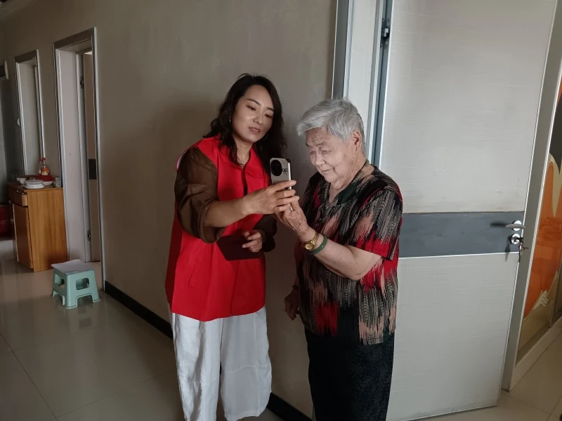 在手机上给老人高龄年检