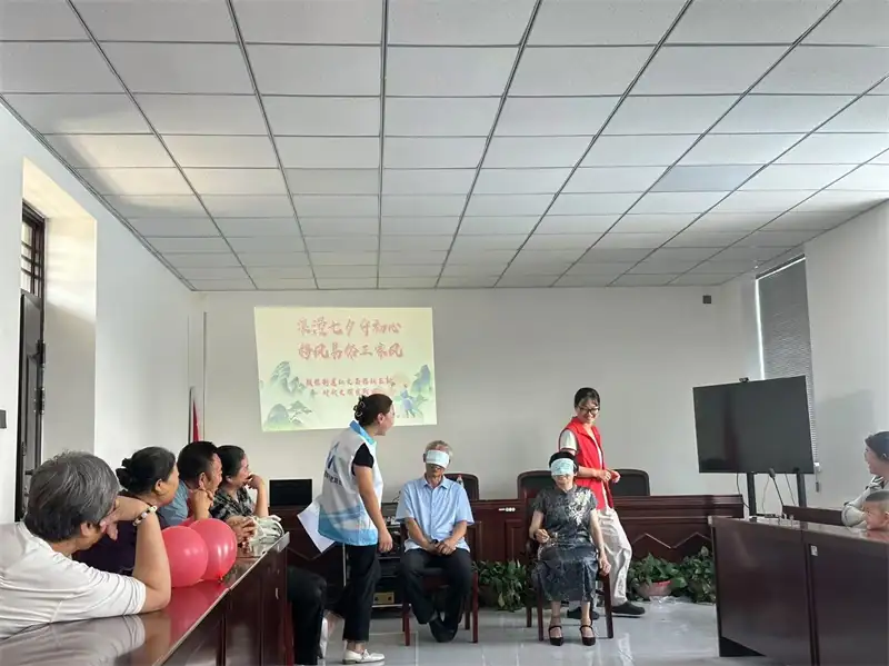 近日,榆阳区鼓楼街道红文昌楼社区联合日间照料中心开展“浪漫七夕守初心 移风易俗正家风”活动