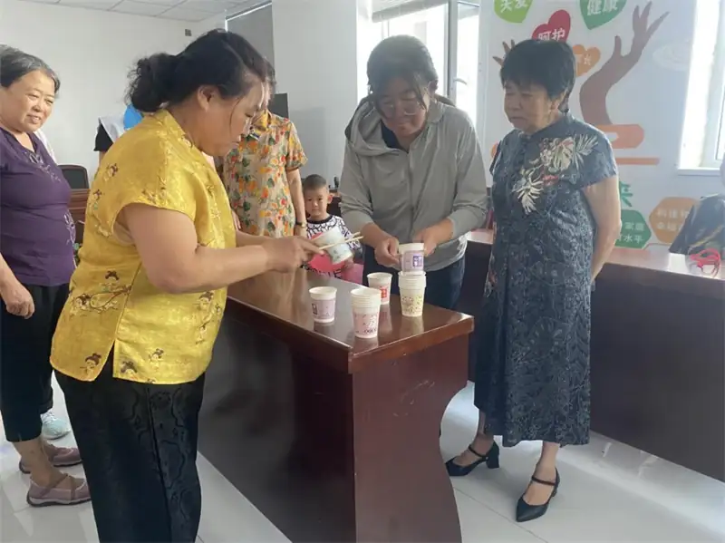 近日,榆阳区鼓楼街道红文昌楼社区联合日间照料中心开展“浪漫七夕守初心 移风易俗正家风”活动