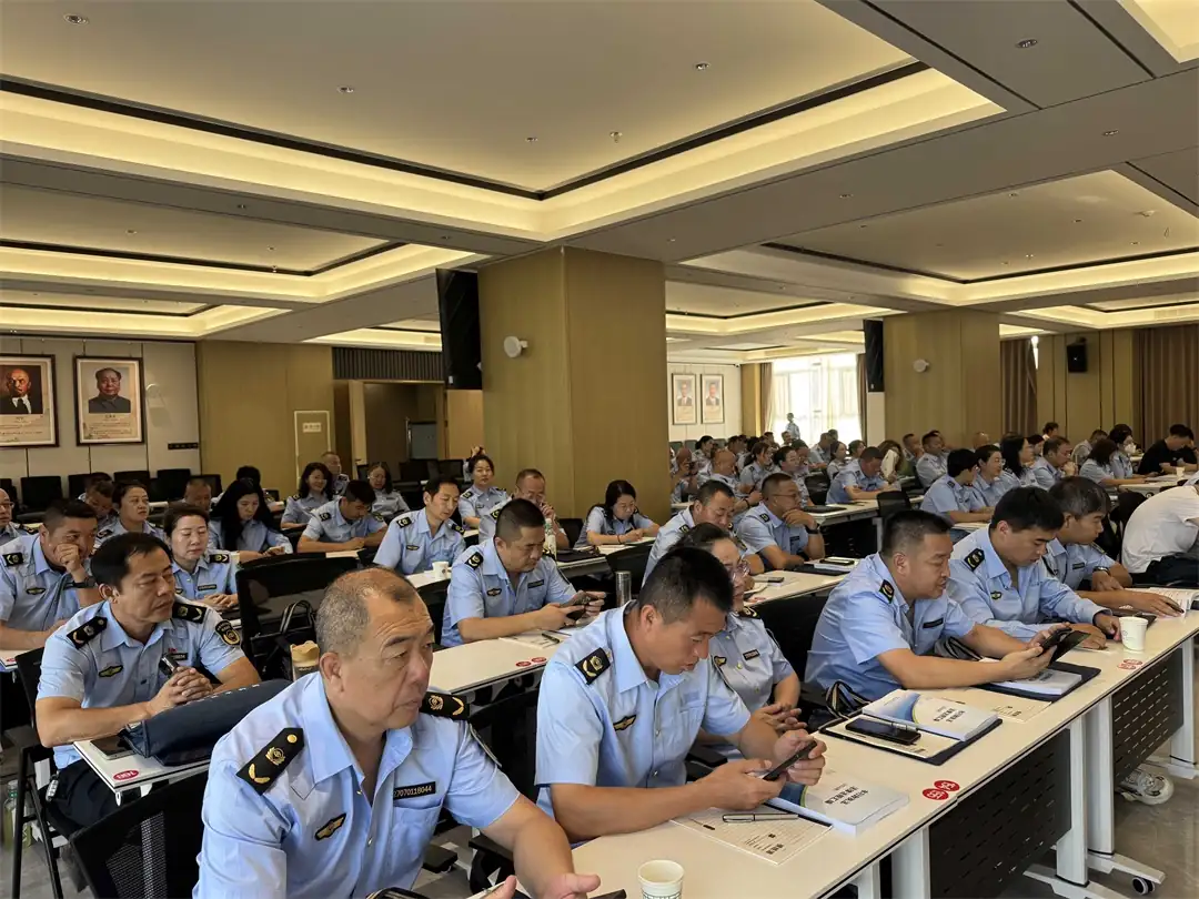 近日,榆阳区水利局在区委党校举办水行政执法专题培训班,196名学员参训。