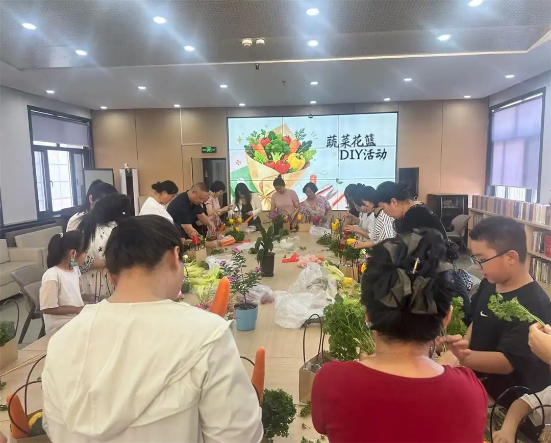 榆阳区鼓楼街道凯歌楼社区联合星元图书楼开展移风易俗茶话会