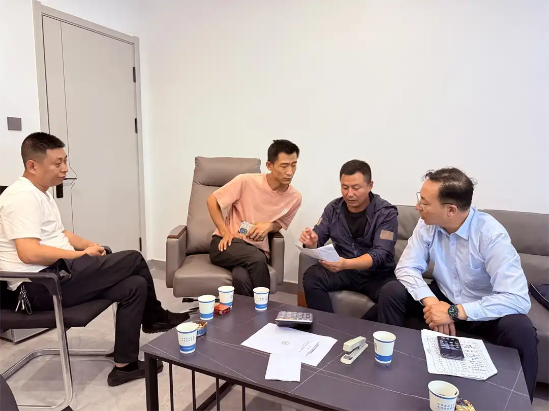 近年来,榆阳区鼓楼街道环城北路社区深耕新时代“枫桥经验”,打造“圆桌议事”矛盾协商调解平台。