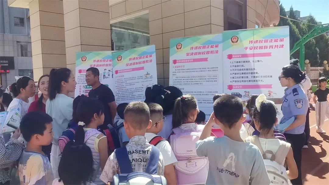 近日,宋家川派出所深入辖区校园开展“金盾护苗”法治宣传活动。