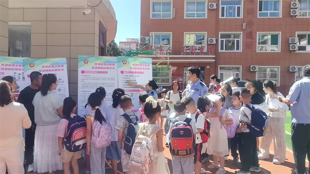 近日,宋家川派出所深入辖区校园开展“金盾护苗”法治宣传活动。