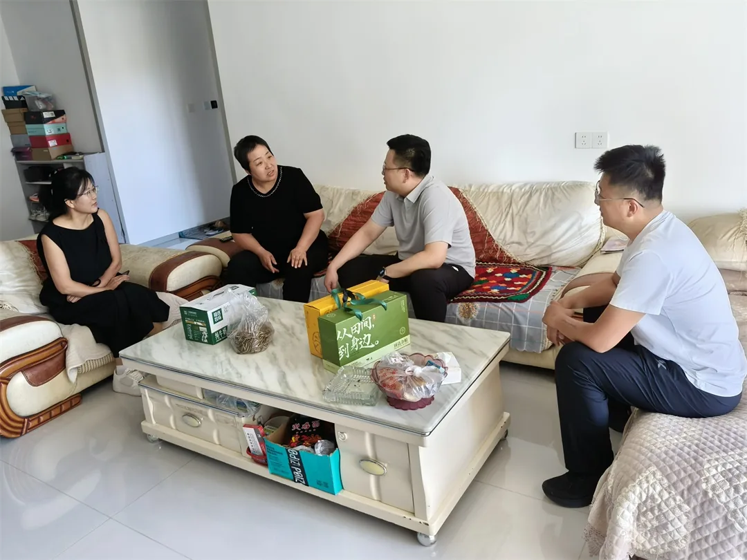 榆阳区崇文办聚财社区：走访接访听民声 履职解忧暖民心