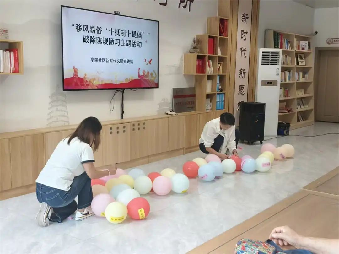 9月3日,榆阳区崇文路街道学院社区开展“移风易俗‘十抵制十提倡’”主题活动。