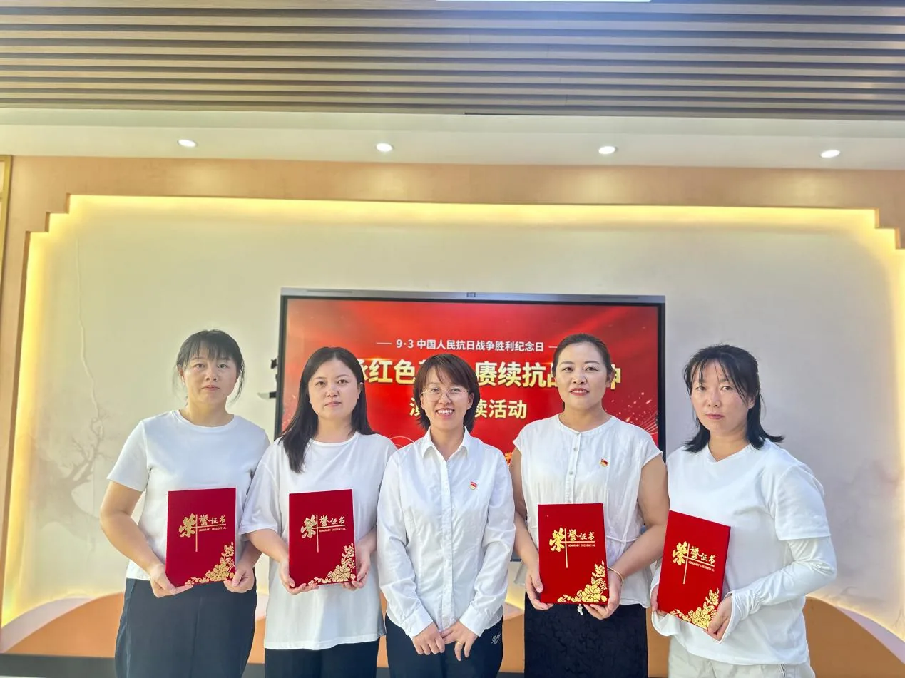 9月3日，榆阳区明珠路街道裕华路社区组织开展“传承红色基因 赓续抗战精神”主题演讲诵读活动。