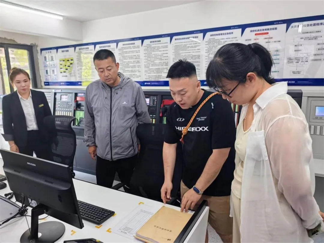 鼓楼街道二里半社区开展“九小场所”及小区物业安全大检查 筑牢辖区安全防线