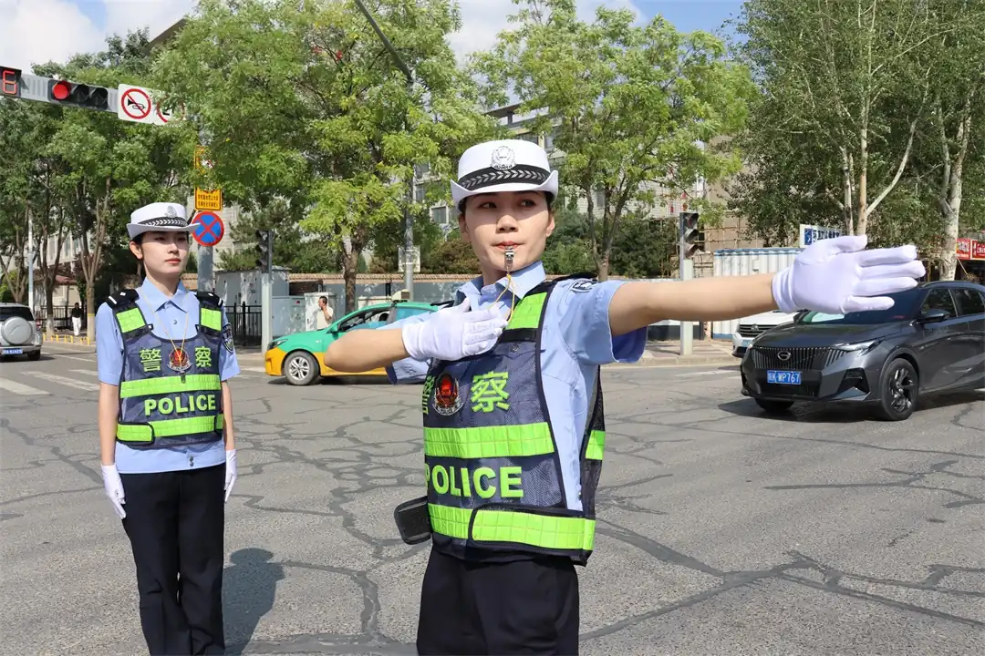 自今年8月起，靖边县公安局交通管理大队组织民辅警开展