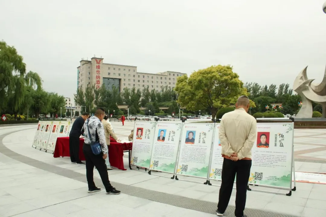 9月8日，榆林市见义勇为基金会在火车站广场开展
