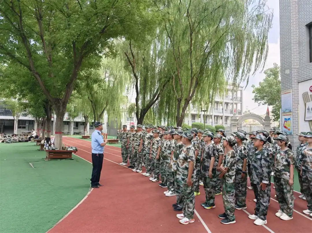 金秋九月开学季，绥德公安全面启动护校安园工作：开学前联动多部门开展全覆盖安全专项检查