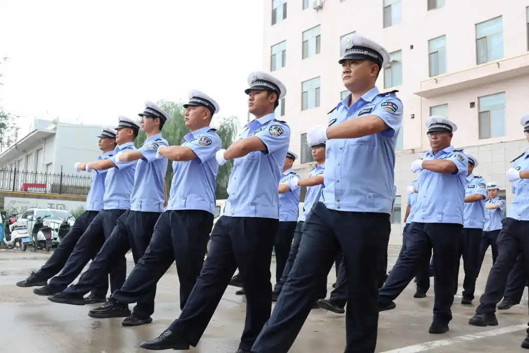 自今年8月起，靖边县公安局交通管理大队组织民辅警开展