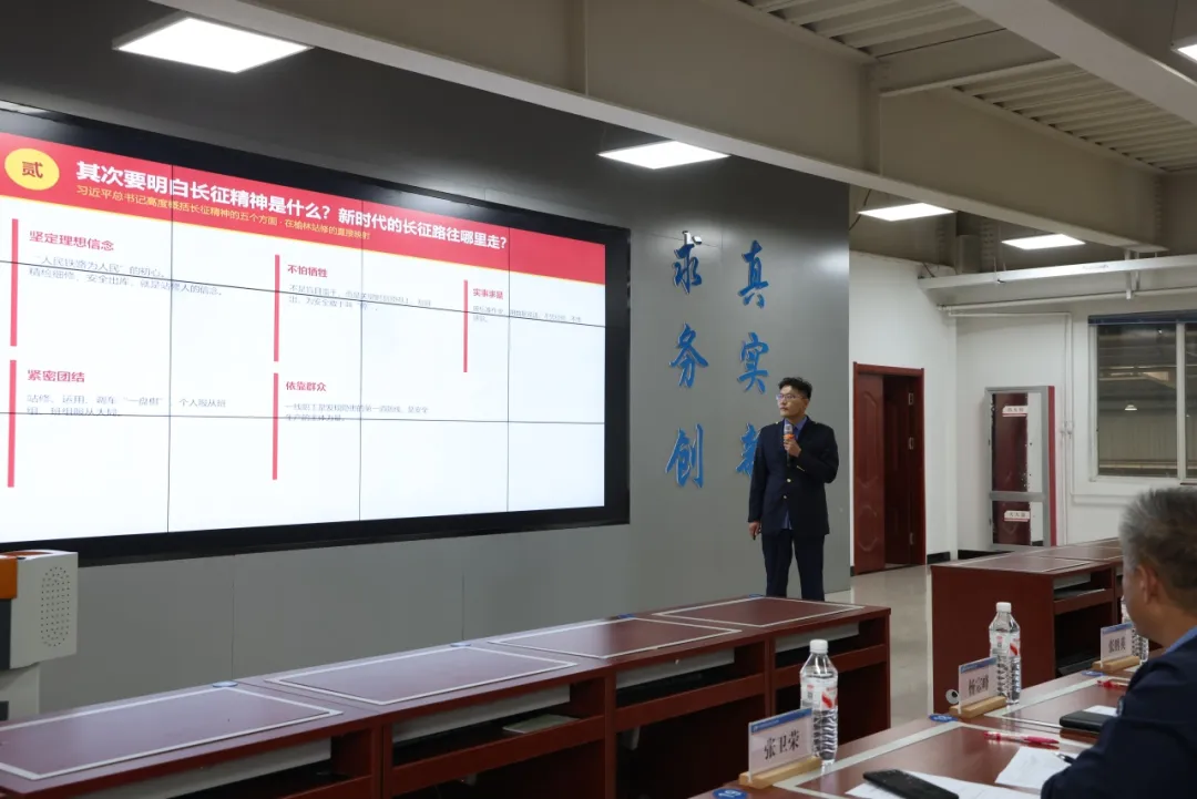 题目：走好新时代站修人的长征路  榆林站修作业场 边创