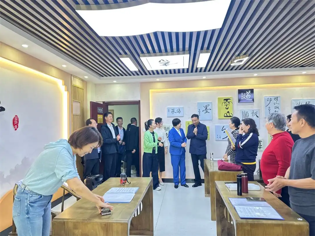 9月9日，陕西省关工委调研组莅临榆阳区明珠路街道裕华路社区，调研指导关心下一代工作及贺莎莲