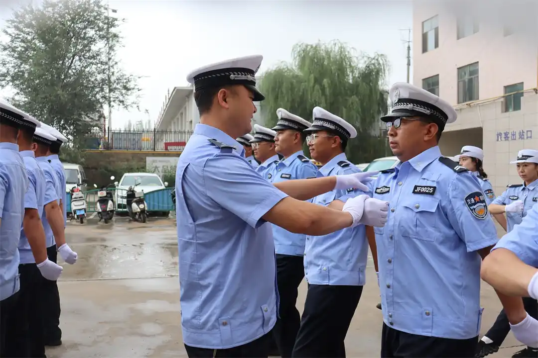 自今年8月起，靖边县公安局交通管理大队组织民辅警开展