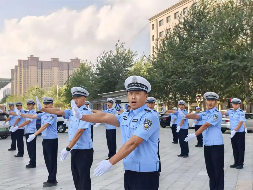 自今年8月起，靖边县公安局交通管理大队组织民辅警开展
