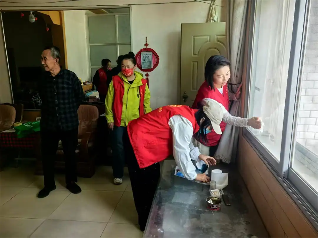 近日,榆阳区驼峰路街道东岳路社区结合99公益日开展“99公益践初心”志愿服务