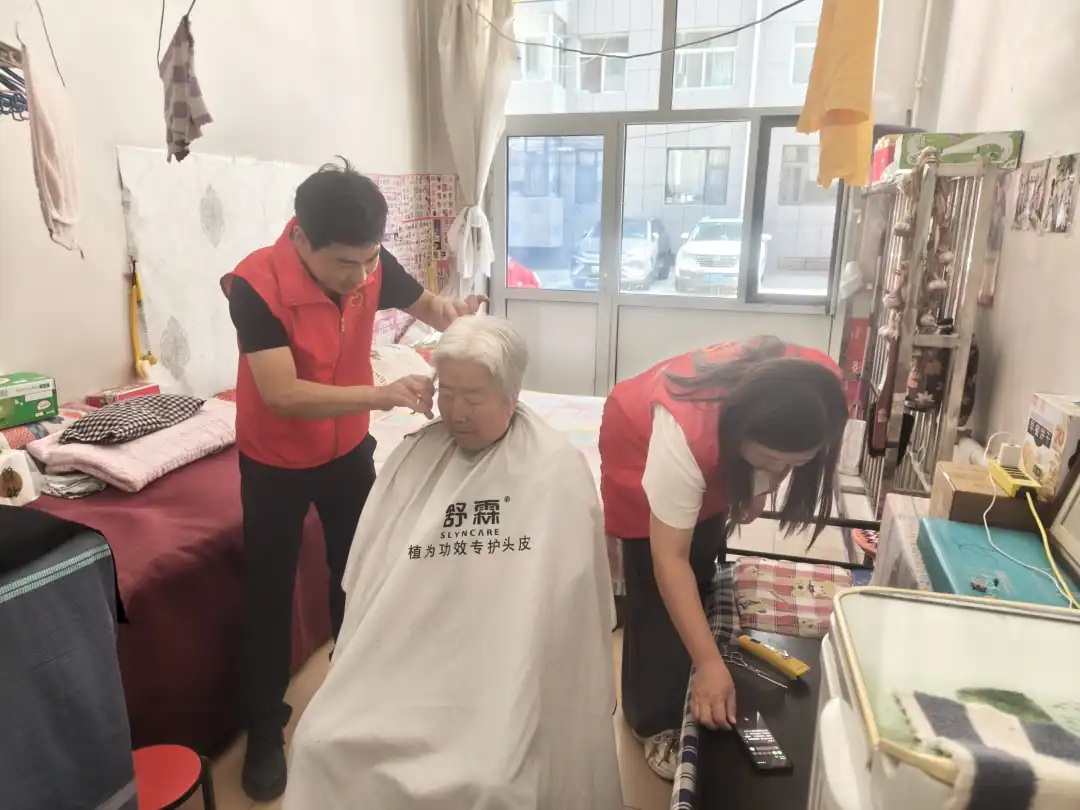 99公益践初心 志愿服务暖民心——驼峰路街道东岳路社区开展敬老志愿服务活动