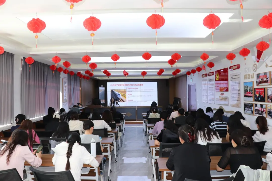 9月10日下午,榆林市2026年度第三期“送宣讲下基层”活动走进神木市滨河新区街道鸳鸯塔社区。