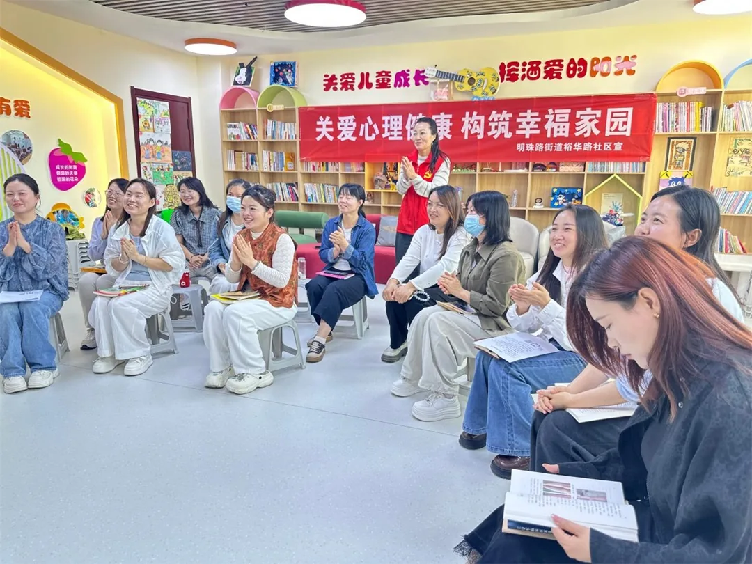 9月15日,榆阳区明珠路街道裕华路社区举办“做新时代智慧家长”家庭教育讲座