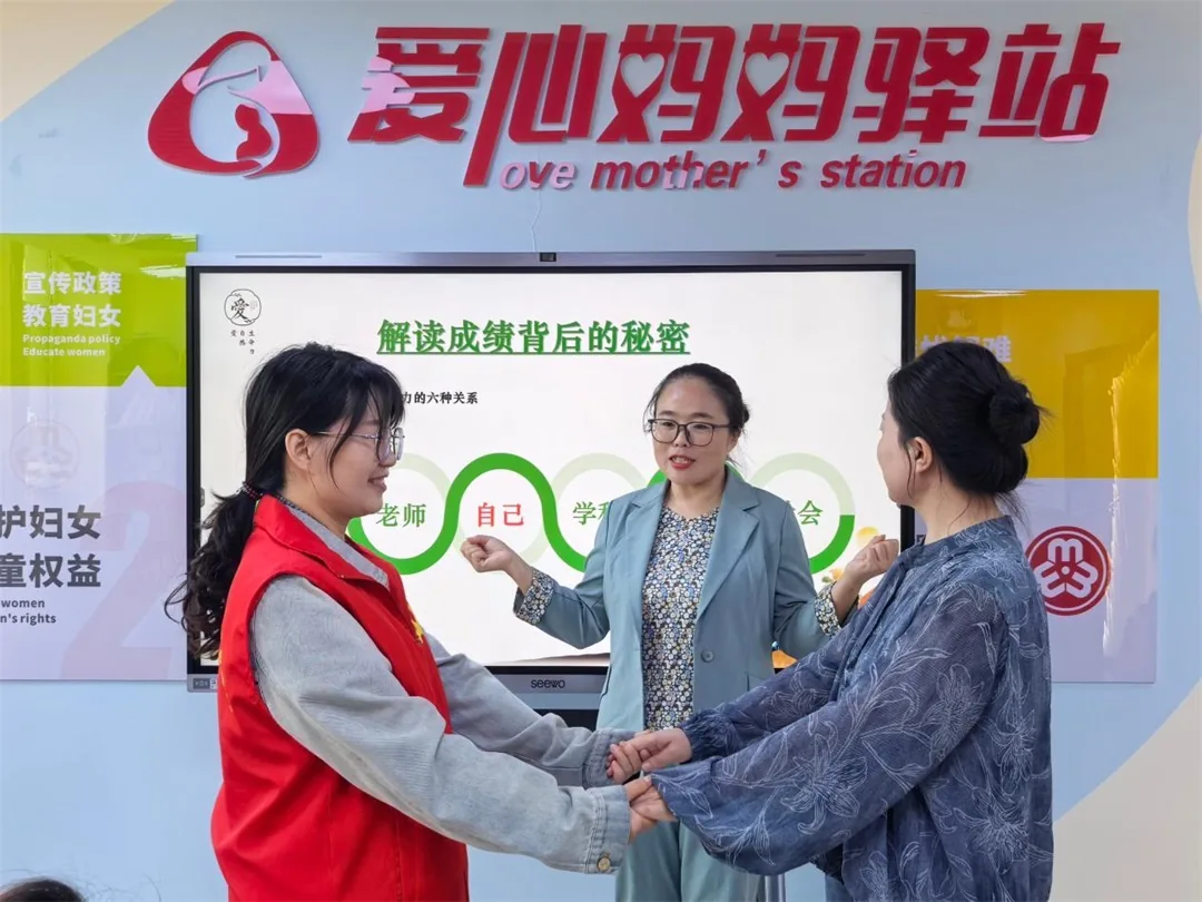 9月15日,榆阳区明珠路街道裕华路社区举办“做新时代智慧家长”家庭教育讲座