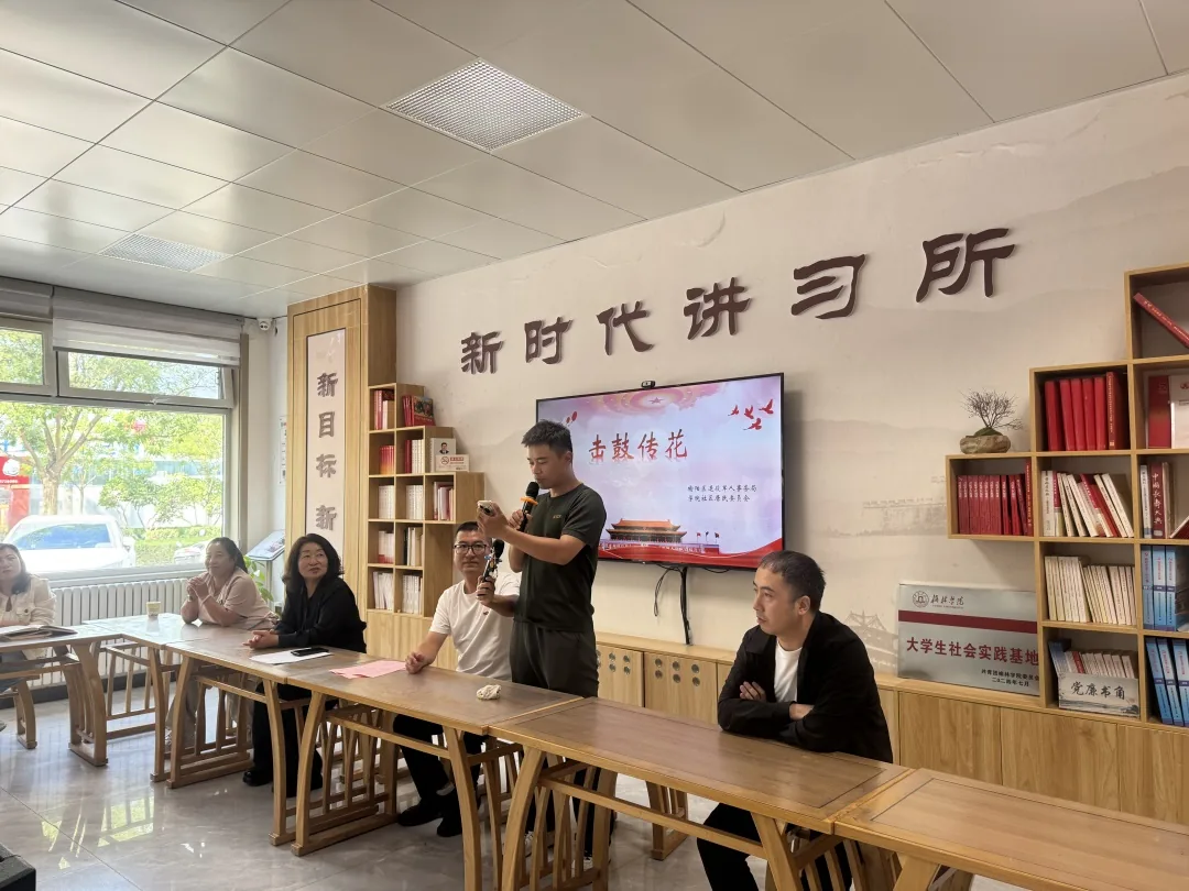国庆前夕,榆阳区退役军人事务局联合学院社区举办“聆听老兵军旅故事 礼赞祖国盛世华诞”分享会。