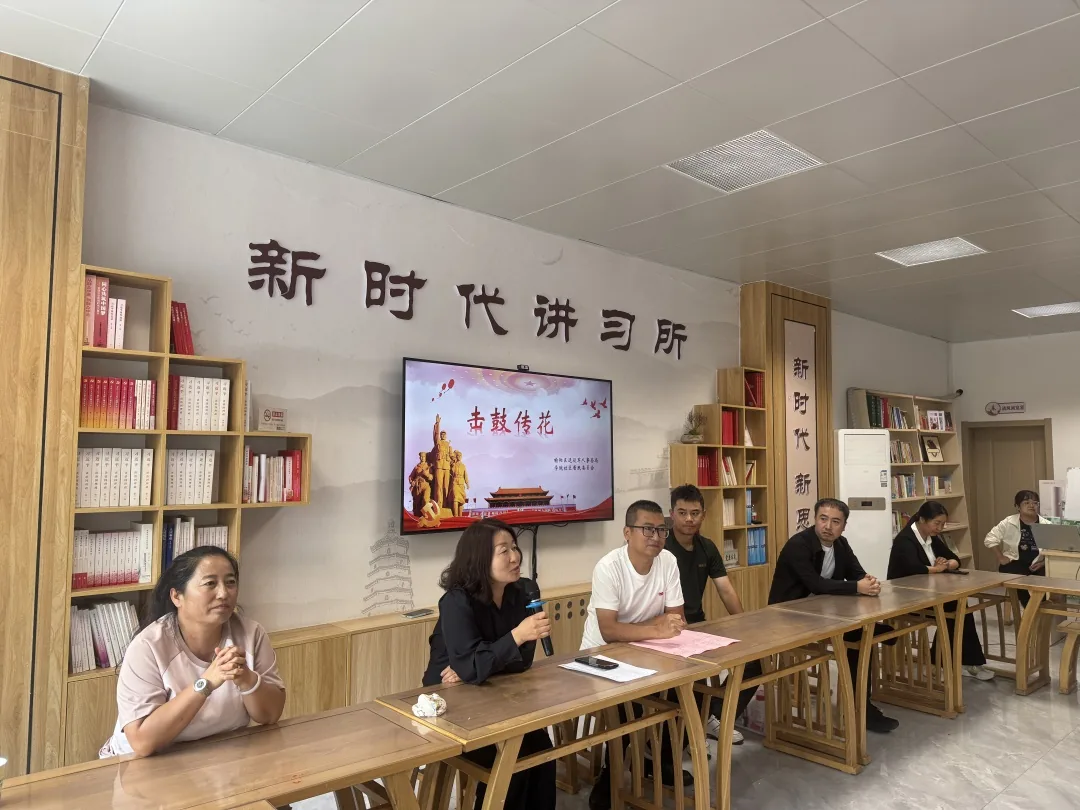 国庆前夕,榆阳区退役军人事务局联合学院社区举办“聆听老兵军旅故事 礼赞祖国盛世华诞”分享会。
