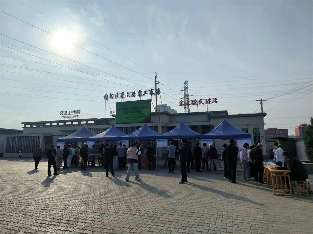 近日,榆阳区崇文路街道葡萄园社区联合崇文路零工市场搭建就业服务平台。