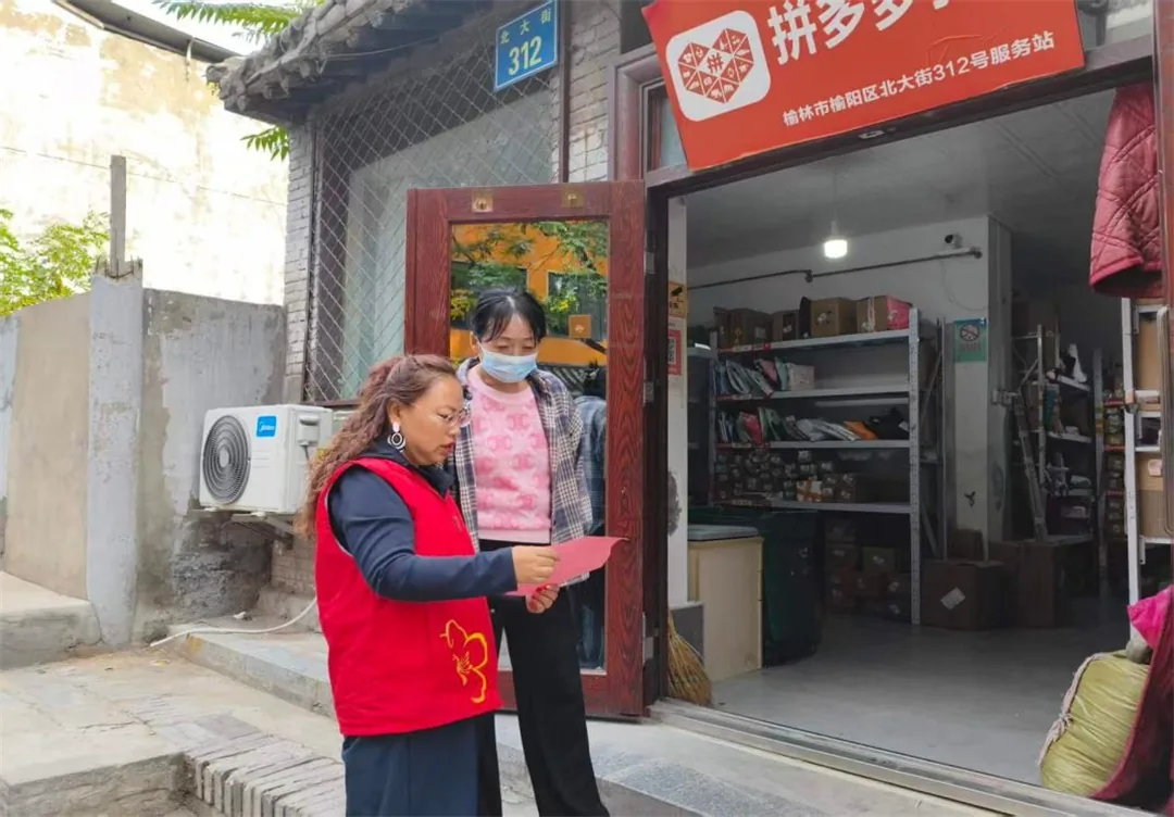 近日,榆阳区鼓楼街道普惠泉社区开展网络安全主题宣传。