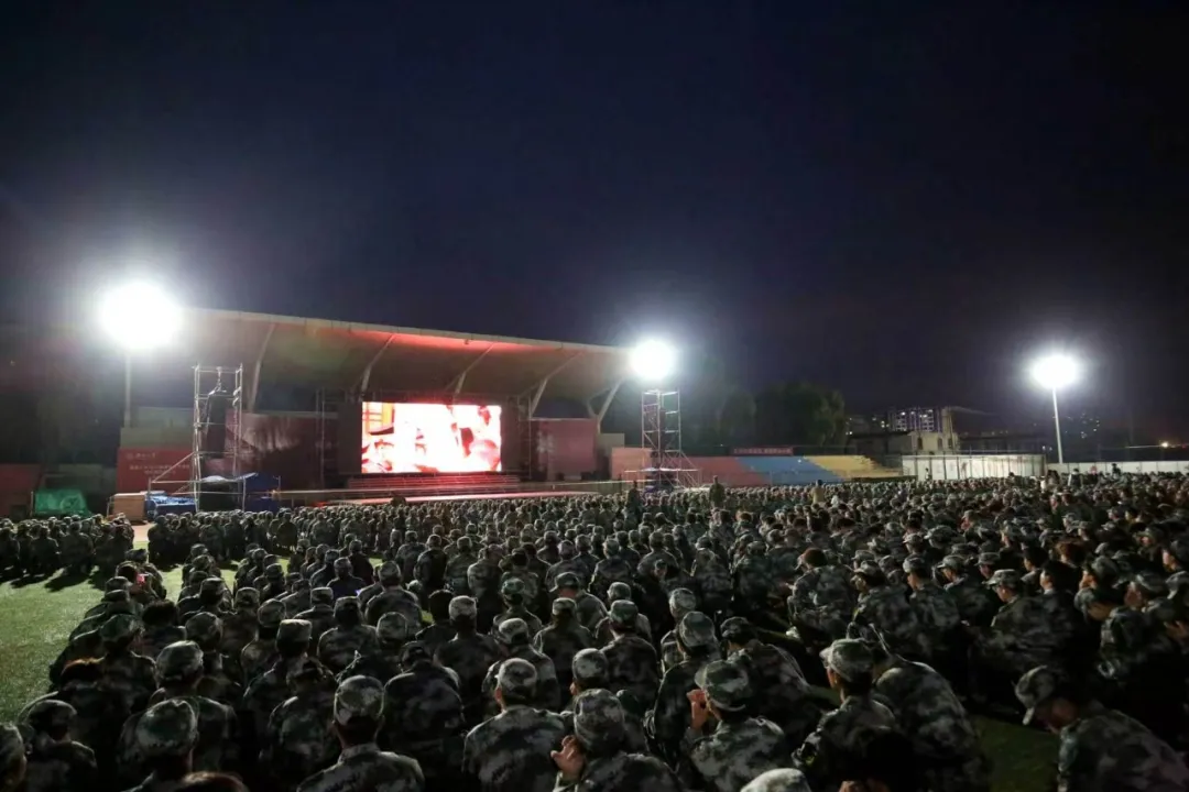 新生思政教育“五部曲”——榆林大学组织2026级新生观看革命历史题材影片《李子洲》