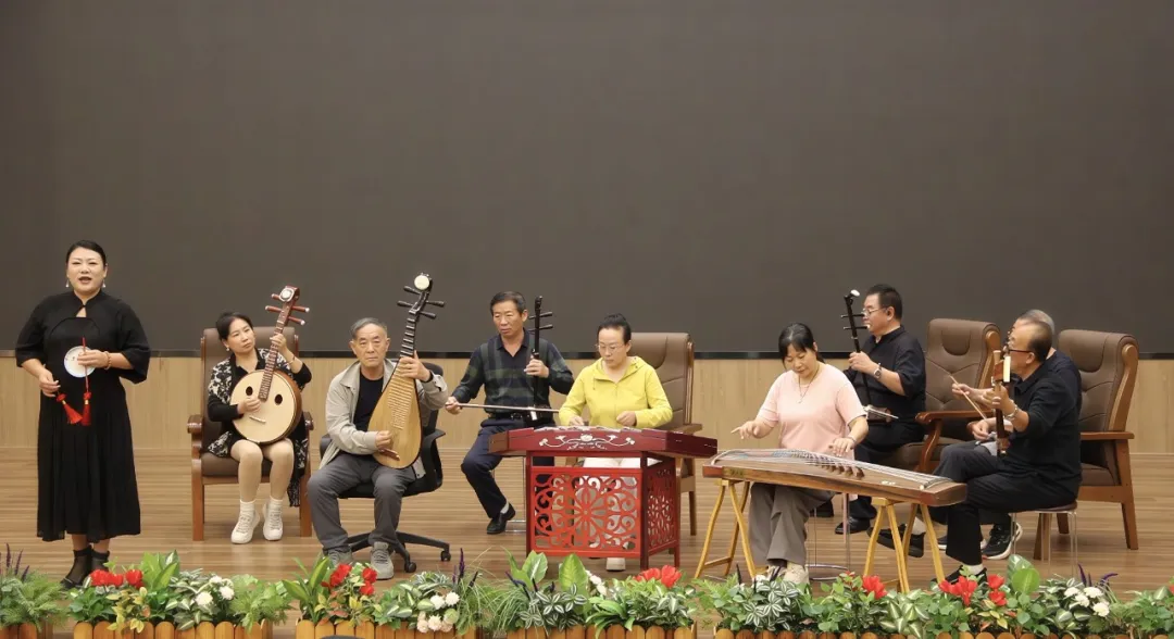 9月20日,榆林小曲研究会在榆阳区流水沟村村委会举办技艺交流活动