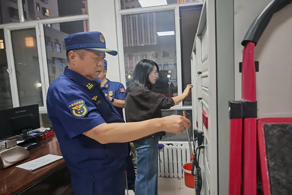 榆林市消防救援支队主官带队开展节前消防安全集中夜查行动
