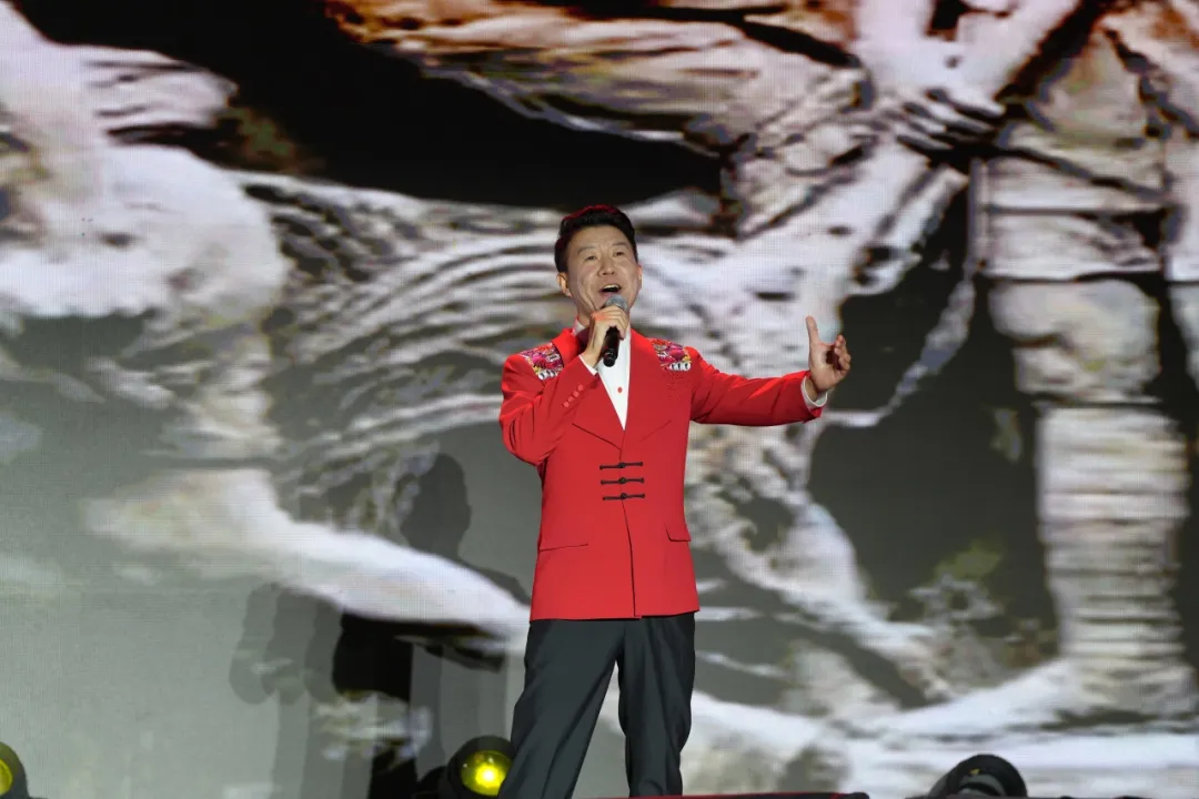 9月21日,2026“清爽榆林”文旅季佳县分会场暨“黄河岸边枣儿红”迎国庆推介会在东方红文化产业园启幕,活动持续至9月22日。