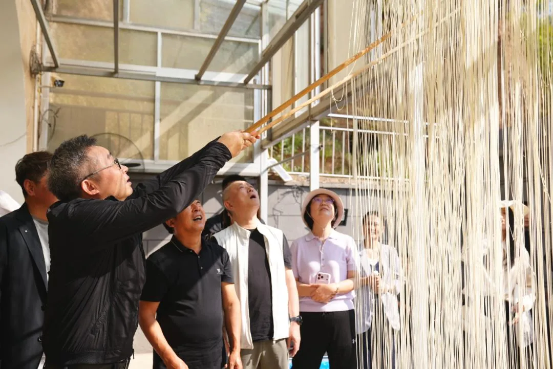 9月22日,中国作协“著名作家抵达文学‘县’场”活动在吴堡县柳青文化园启动,纪念柳青诞辰110周年。