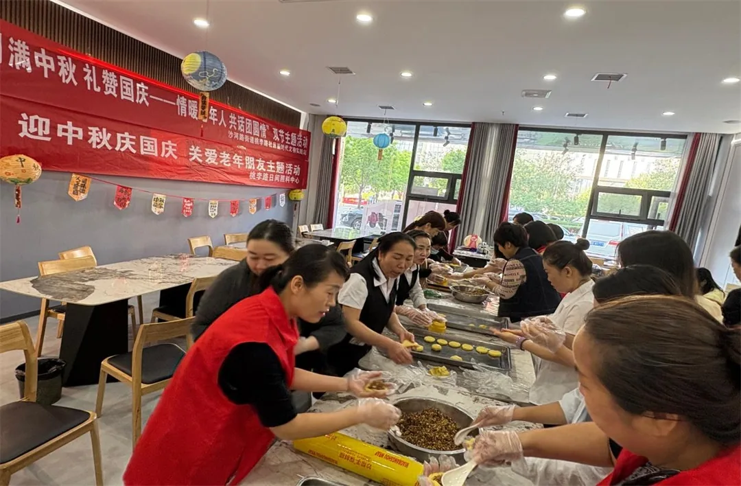 9月23日,榆阳区沙河路街道桃李路社区开展双节主题活动。