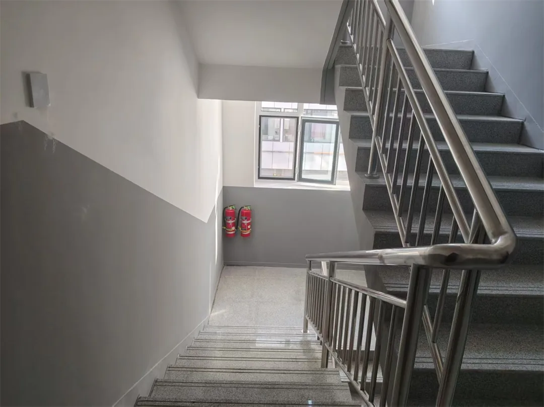近日,榆阳区崇文路街道葡萄园社区完成尤水小区老旧设施升级改造工程。