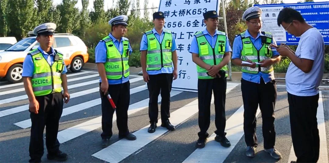 榆林市公路局横山超限检测站将扫黑除恶常态化与道路交通安全综合治理紧密结合